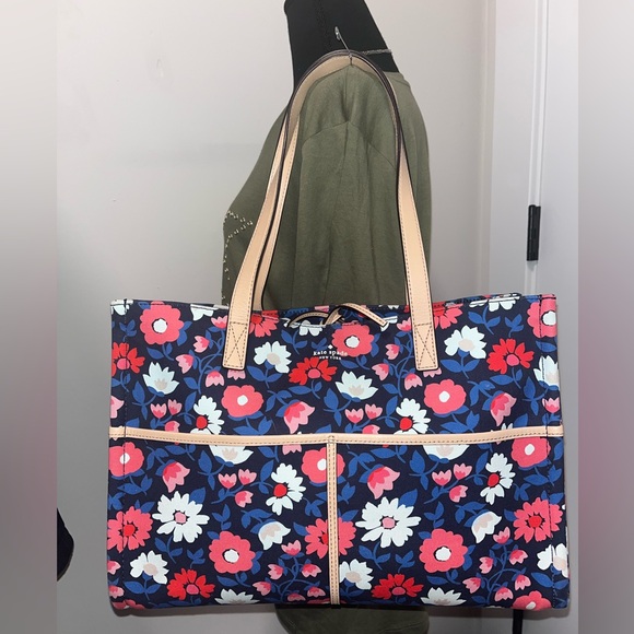 kate spade Handbags - Kate Spade Washington Square Mega Sam Tote Rich Navy Pxru8568 Floral Print